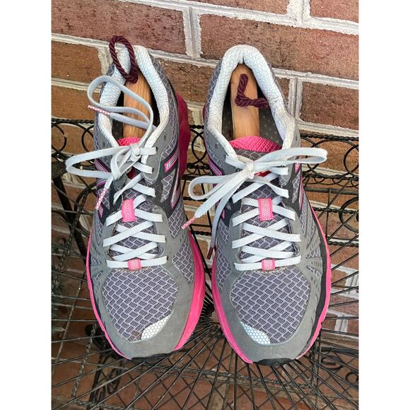 New Balance 890 V6 Running Shoe Women's Grey Pink Size 7.5 - Picture 1 of 9